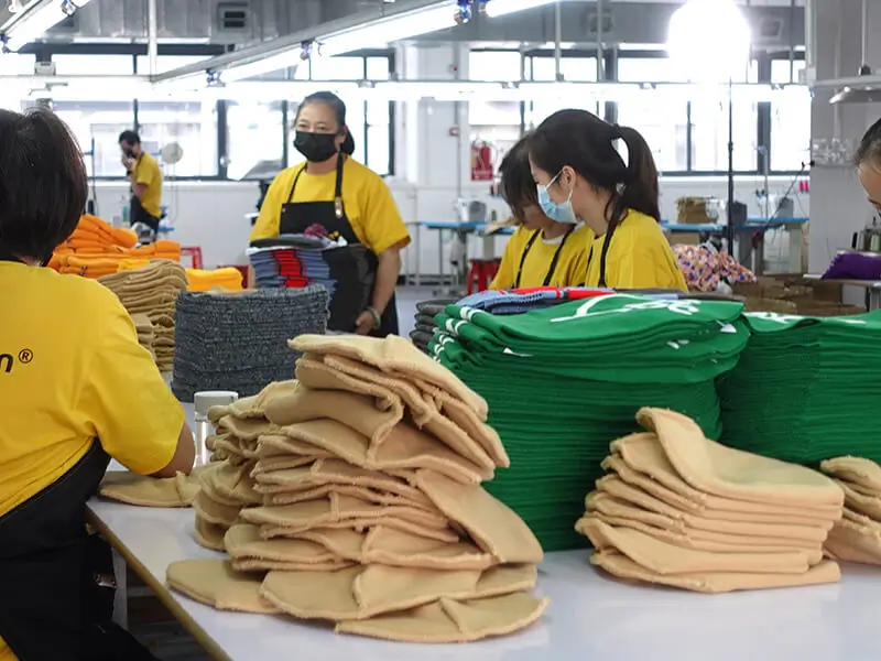 custom beanie inspection & Packaging