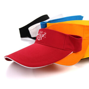 кепка с козырьком